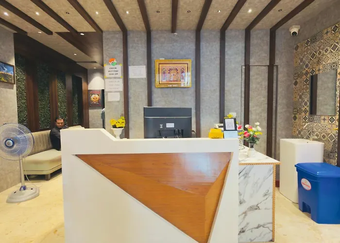 Hotel Vrinda 966O9O1Oo6 Old City Just 750Mtr From City Palace By Sk